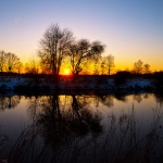 Unterwegs mit der Kamera zum Fotografieren lernen beim Sonnenuntergang